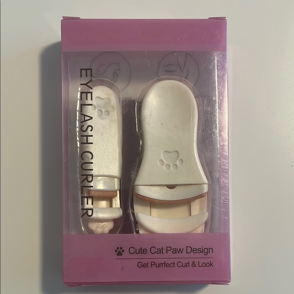 Eyelash curler - cat paw design